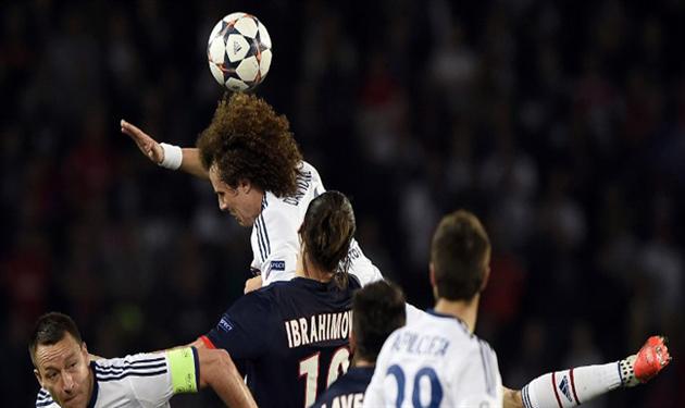 يويفا يعاقب باريس سان جيرمان بإغلاق مدرجين من ملعبه للإساءة لجماهير تشيلسي